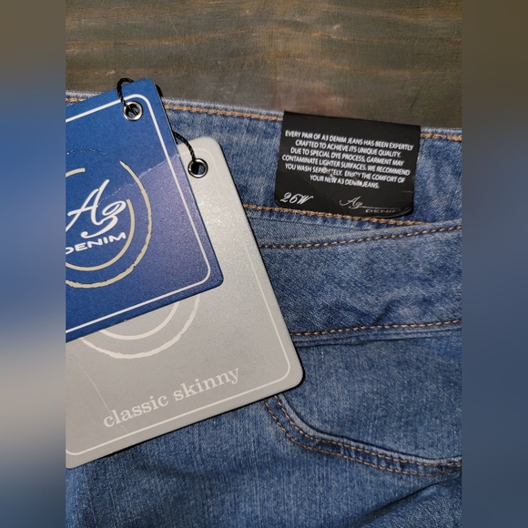 A3 Classic Denim Blue Jeans Distressed 26W NWT - Picture 5 of 7